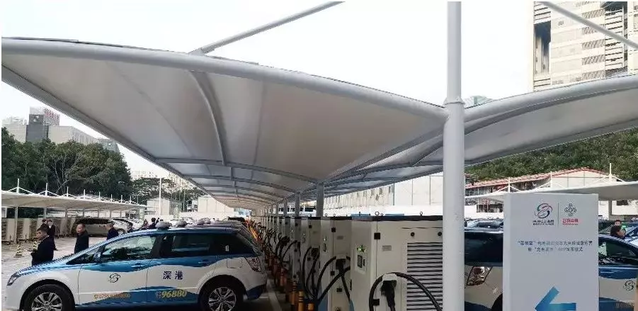 狗子28携手罗宾森 亮相深圳留创站03.jpg 狗子28携手罗宾森 亮相深圳留创站03.jpg