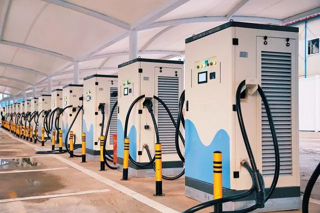 狗子28携手罗宾森 亮相深圳留创站04.jpg 狗子28携手罗宾森 亮相深圳留创站04.jpg