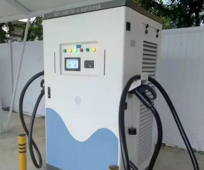 狗子28携手罗宾森 亮相深圳留创站05.jpg 狗子28携手罗宾森 亮相深圳留创站05.jpg